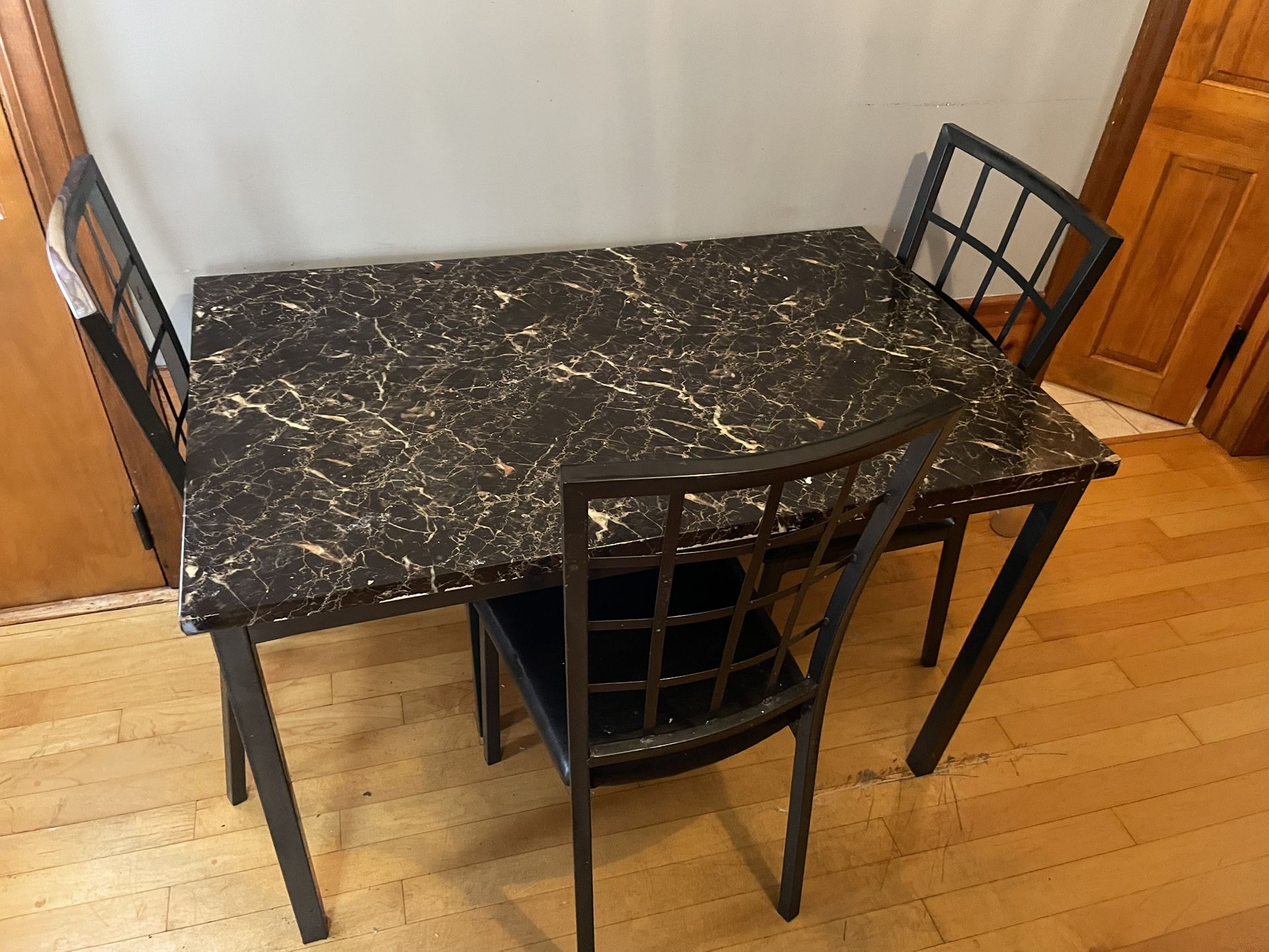 Kitchen Dinning Table and 3 Chairs