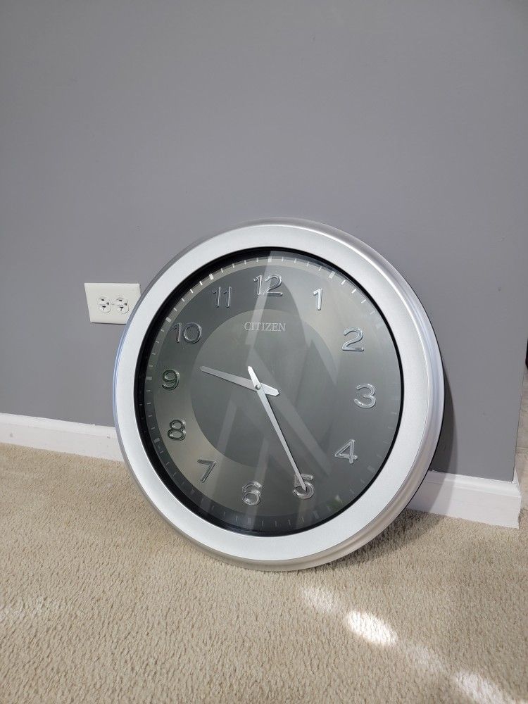 citizen 20" wall clock. (MUST SELL TODAY)