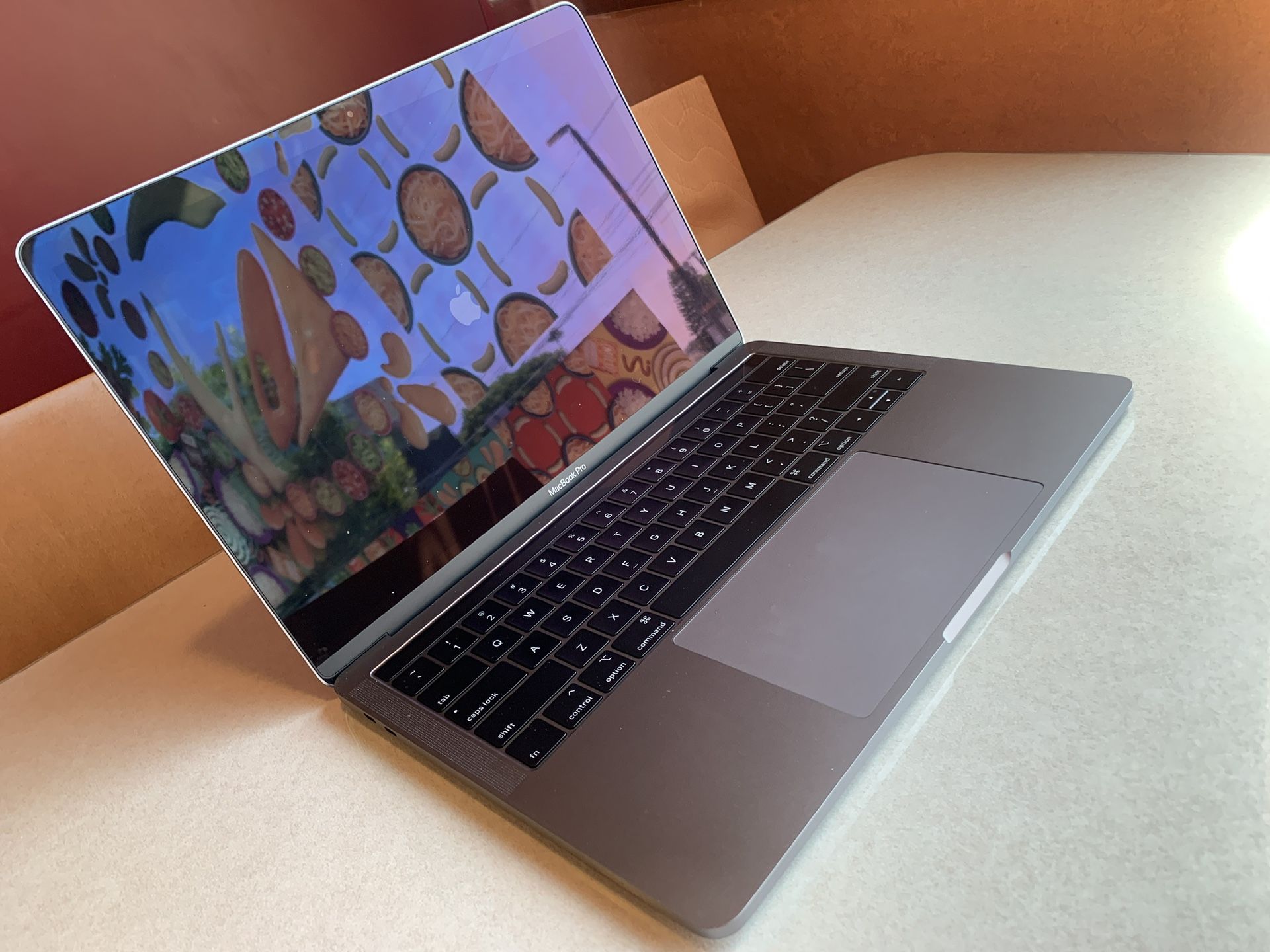 LATE 2019 - Touch Bar - Macbook Pro 13"1.4 Quad core i5/8Gb Ram -128 ssd.