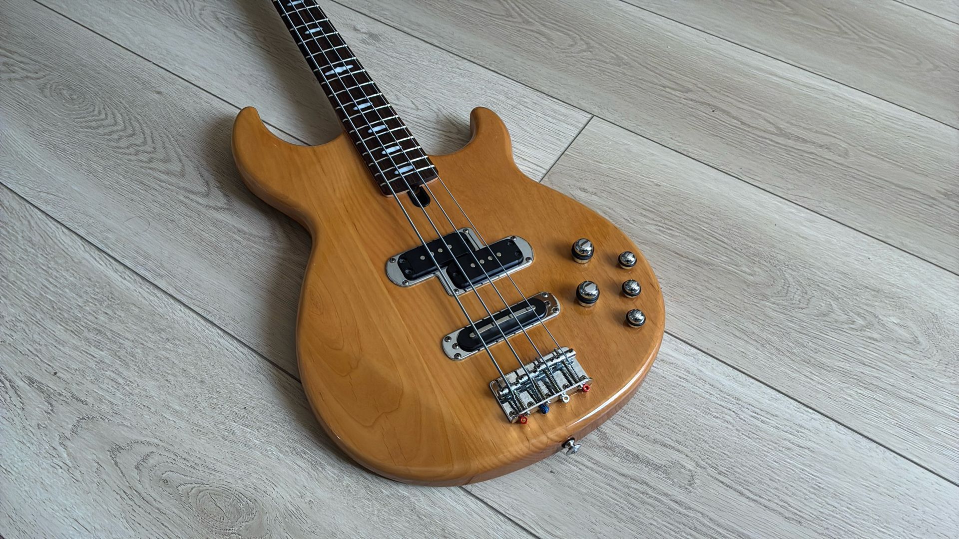 Yamaha BB614 Bass Guitar Natural Active.