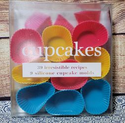 Cupcakes Recipe Book & 9 Silicone Molds Set