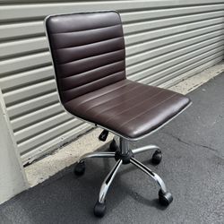 Adjustable Modern Faux Leather Swivel Office Chair Brown Very Good Condition