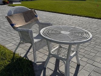 Free wood wicker table and chair