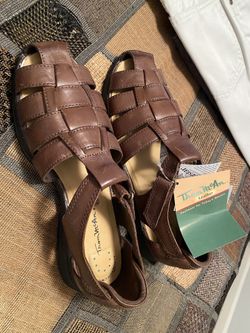 LADIES BRAND NEW SANDALS