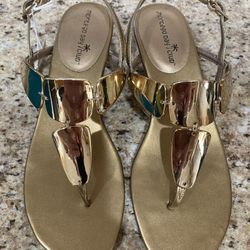 Montego Bay Club Bronze Sandals Thong Style Size 8
