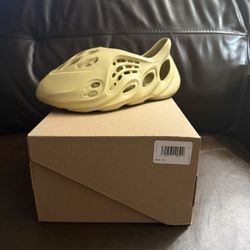 Yeezy Foam Runner Sulfur 