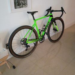 Giant Carbon TCX Small With AR 29 Carbon Light Weight Wheels 