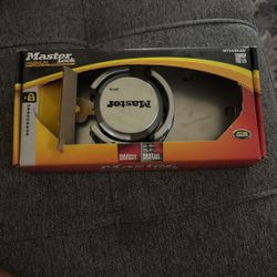 Master Lock Magnum Puck Lock (brand New W/ Keys)