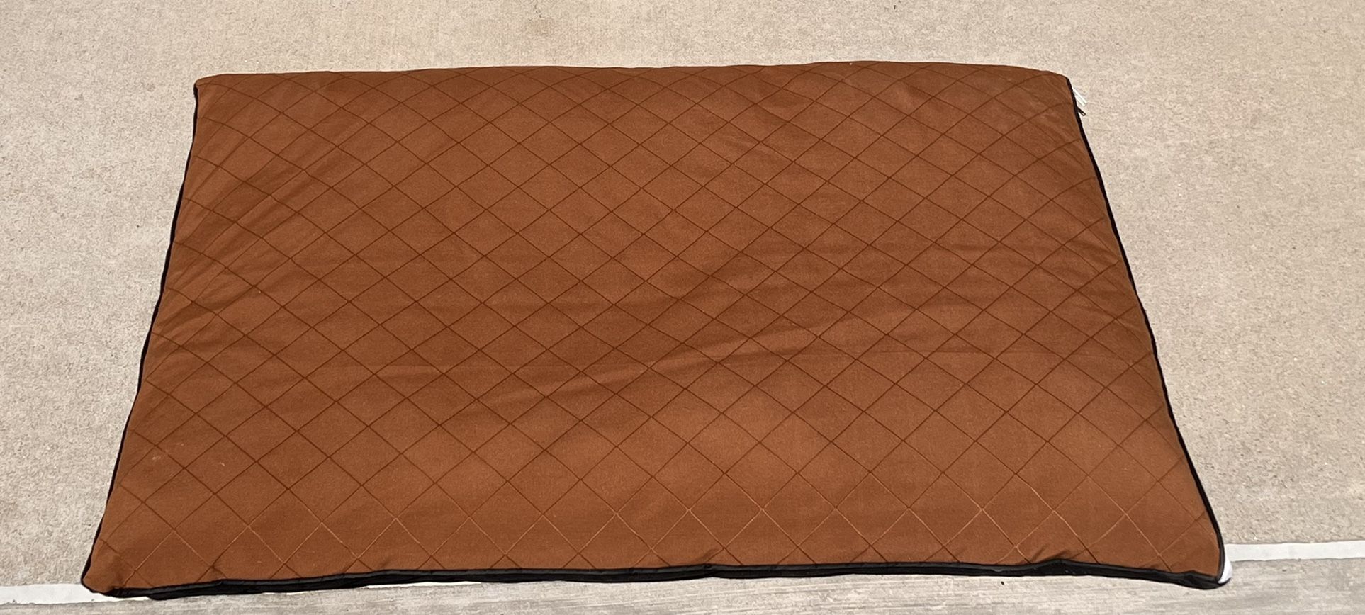 Padded pet bed 38” x 28”. Good condition
