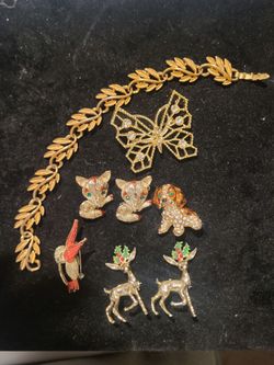 vintage costume jewelry items.