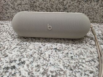 Beats pill Bluetooth speaker