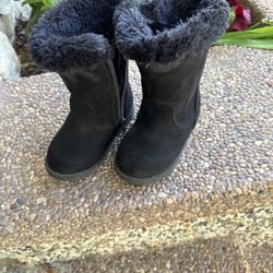 Cat & Jack Black Fur- Lined Boots Size 6