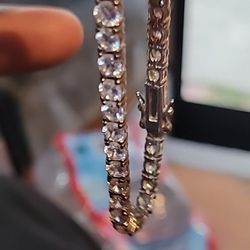 40 Artificial diamonds In 18kt  gold Tennis bracelet.