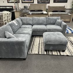 Gray Sofa Sectional w/ Free Ottoman 