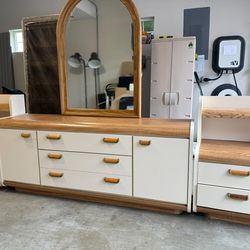 FREE FREE  FREE  - Full Or Queen Sized Bed Set