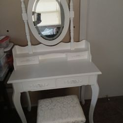 Vanity Table Set New Never Used