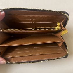 Brand New Brown Logos Woman’s Wallet Pick Up In Gaithersburg Md20877