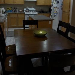 Table And chairs Has A Leaf Too 