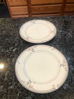 Princess House Heritage Blossom China Salad / Dessert Plates.  Size 7 1/2,inches.  Made of fine porcelain.  Made in Japan.  Brand new never used.  Per