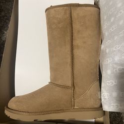 Brand New UGG Classic II Tall Boots Size 4 