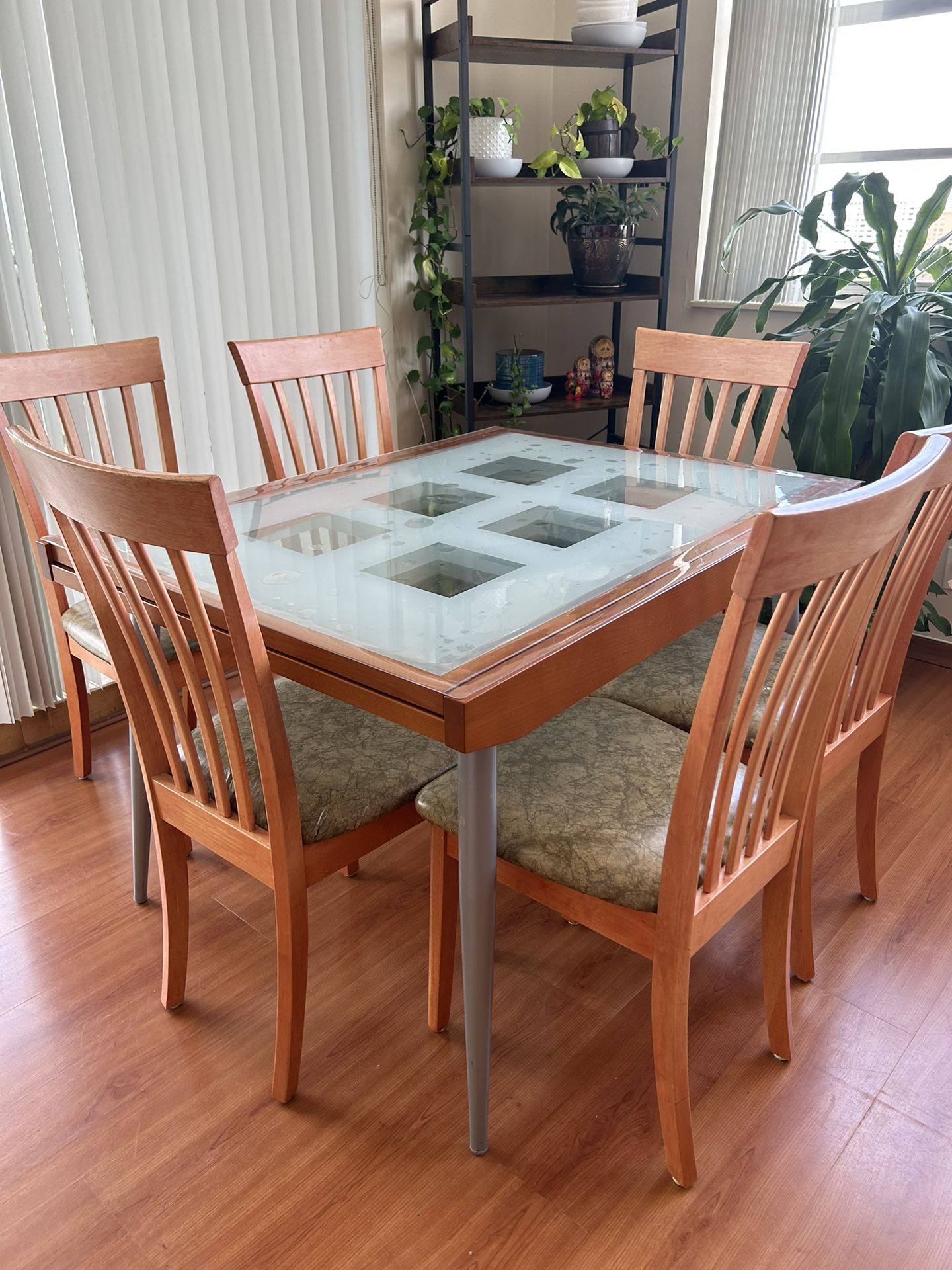 Dining Table Table And 6 Chairs , Extends 