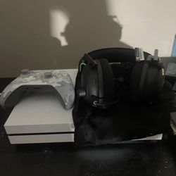 Xbox One S BlackShark V2 White Cameo Wireless Controller Black Wired Controller Gta And Minecraft On Disk