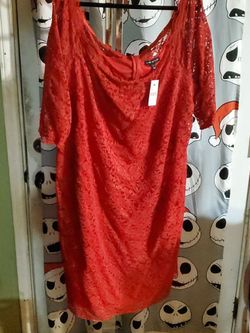 Torrid  new dress with  tags beautiful  for a date sexy off shoulders  says 28 more like 24 plus size