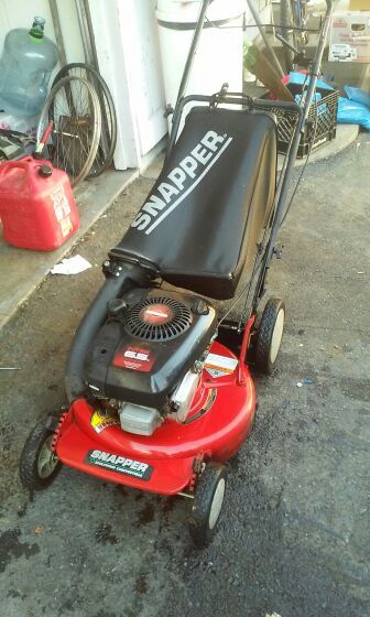 Snapper hi Vac lawn mower 6.5 horsepower self-propelled