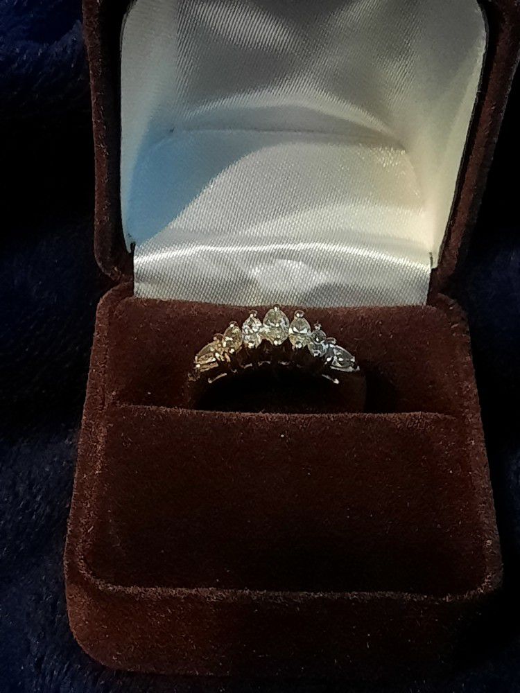 STUNNING Engagement Ring! Size 8