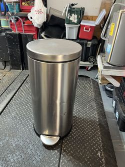 Simple Human Foot Control Trash Can 