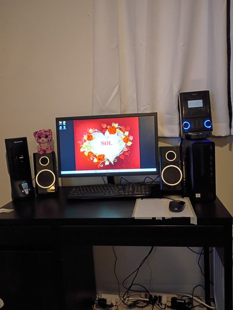 HP DESKTOP COMPUTER FOR SALE