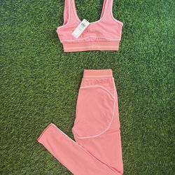 Women’s workout set– super flattering fit – S/M – brand new