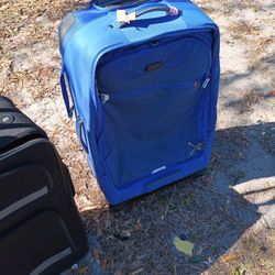 LOTS OF NICE PULL ALONG LUGGAGE 