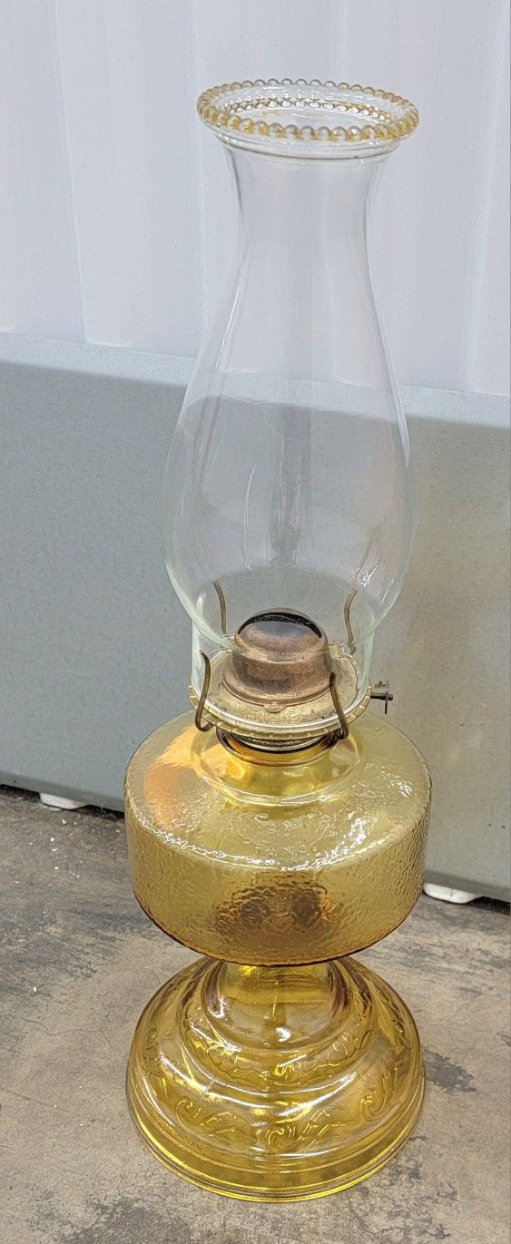 EAGLE Large 18" Tall Oil Light With Hurricane Glass
