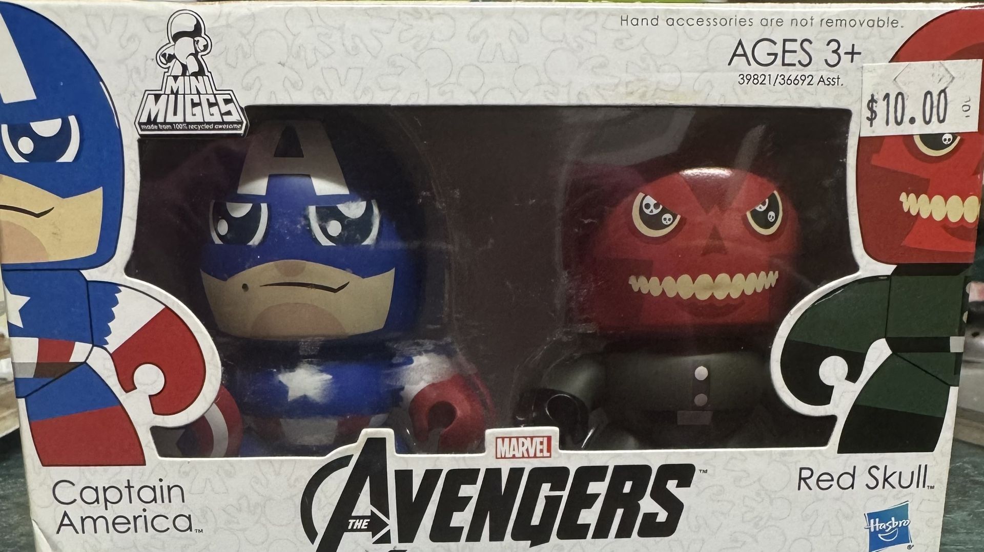 Marvel The Avengers Captain America and Red Skull mini muggs by Hasbro (2011)