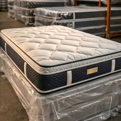 Luxury Hybrid Mattress - Medium Firm Support, Like New