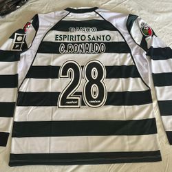 Ronaldo 28 Sporting CP Lisbon Retro 2001-04 Home Collector's Jersey - L/XL, Long Sleeve