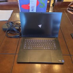 Razer Blade 16 w/ RTX 4090, 13th Gen Intel Core i9-13950HX, 32 GB of RAM, 2 TB SSD