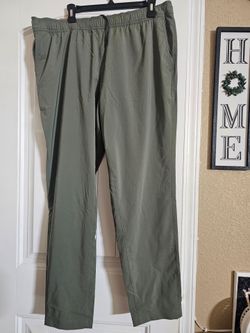 New mens size XL  EDDIE BAUER woven pants (Green 96% Polyester 4%spandex)