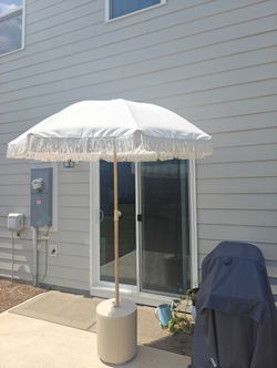 Umbrella with base