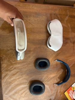 Broken Airpods / Selling parts