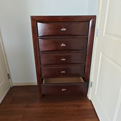  Dresser 