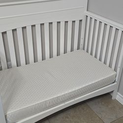 Crib: Delta Skylar 4 In 1 