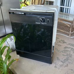 Refrigerador And Dishwasher 
