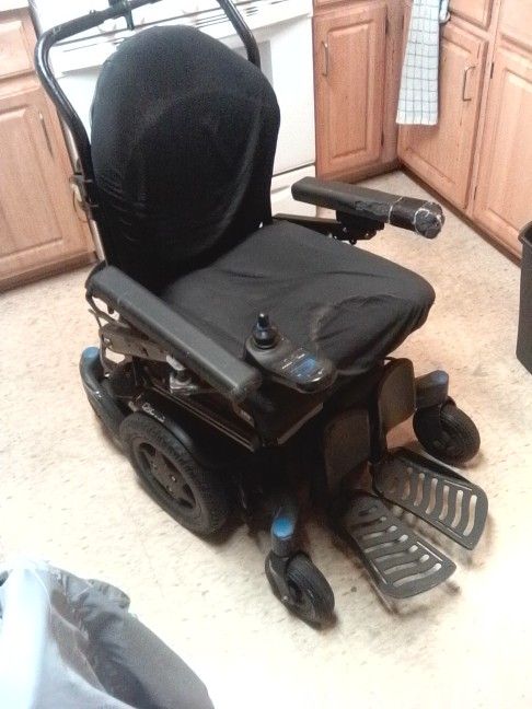 Electric Wheel Chair / Model Q500