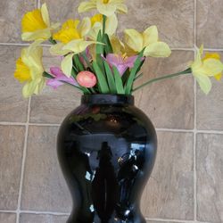 Black Vase - Artificial Flowers