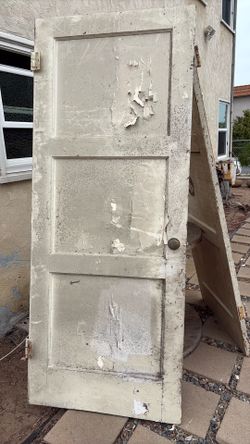 Free real wood doors just need to clean and paint.