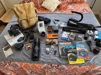 Canon EOS 2000D / Rebel T7 Huge Lot of Camera DSLR Gear Multiple Lenses Bundle