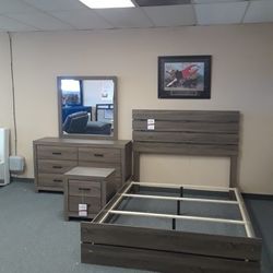 New 4-Piece Queen Bedroom Set Queen Bed Frame Dresser Mirror And Nightstand