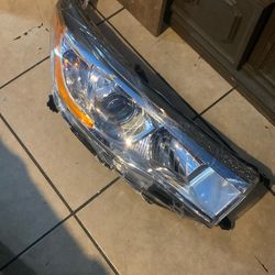 Right Headlight For 14-14 Highlander